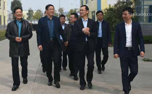 �쿵���Ŷ��³��Կ�����һ����ί��ǵ˼̸ң������